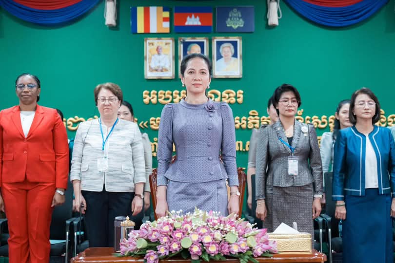 លោកជំទាវបណ្ឌិត ពេជ ចន្ទមុន្នី ហ៊ុនម៉ាណែត៖ ការលើកស្ទួយធុរកិច្ចស្រ្តីនឹងជំរុញឱ្យសេដ្ឋកិច្ចជាតិកើនឡើង !!!